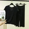 Conjunto de duas peças de verão para casa, plus size, soltinho, em modal: camiseta V-neck de manga curta e calça cropped de cintura alta com cordão e barra de babados