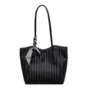 Bolsa Tote Grande Capacidade Feminina 2026 Novo Estilo Bolsa de Ombro Simples Nicho Versátil Diária Tecida Bolsa para o Trabalho