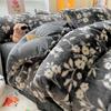 Novedad 2025 Estilo Pequeño Fresco Agradable a la Piel y Cómodo Set de Cuatro Piezas Estampado de Piel de Conejo para Hogar Dormitorio Cama Sábanas de Cama y Funda de Edredón Set de Tres Piezas
