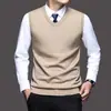 Colete de lã com decote V, malha de outono, cor sólida, camisa base casual para homens de meia-idade, top sem mangas para homens