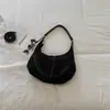 Bolsa pequena de camurça vintage para mulheres, novo estilo 2026, bolsa relaxed fosca estilo bolinho, bolsa de ombro de alto padrão para o outono e inverno