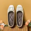 Sapatos femininos de couro estilo retrô francês para o dia a dia, novo modelo outono 2026, mocassins slip-on de salto médio e bico quadrado