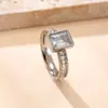 Joyería Transfronteriza Nueva de Acero Inoxidable Anillo Sencillo Coreano para Pareja Soldado Marca Incrustado con Diamante Cuadrado Anillo de Acero de Titanio Venta Directa de Fábrica