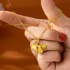 Colgante de Oro Arena Vietnamita de Moda con Diseño de Hoja de Ginkgo para Mujer, Joyería Simple y Duradera al por Mayor