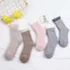 Calcetines japoneses de forro polar de coral para mujer de invierno, calcetines de medio terciopelo, calcetines para dormir, calcetines de forro polar de coral, ventas directas de fábrica de origen