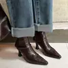 Botas de tacón alto estilo Martin para mujer, moda de celebridad de internet, botas elásticas super reductoras, nuevas botas cortas para principios de otoño 2026, botas de mujer de un solo color