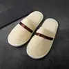 Pantuflas Desechables para Hoteles y Casas de Huéspedes, Artículos de Tocador Engrosados Antideslizantes, Tela Cepillada, Logo Personalizable