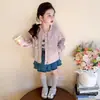 Abrigo para Niñas Primavera y Otoño 2026 Nuevo Chaqueta con Lazo Estilo Coreano Holgada Casual Superior Versátil Atuendo de Primavera