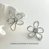 Pendientes de Flor de Cristal Transparente Exagerados Plateados para Mujer, Lujo Accesible, Elegantes de Gama Alta, Diseño de Nicho, Pendientes Nuevos de Pétalos