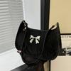 Bolsa de axila feminina 2024 nova bolsa de ombro de estilo ocidental de alta qualidade com design de nicho feminino borboleta ins fashion explosão