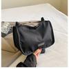 Bolsa de Tecido de Nylon Feminina 2024 Nova Alça Larga no Ombro Bolsa Transversal Leve Grande Capacidade Versátil Texturizada Bolsa Almofada