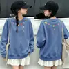 Sudaderas forradas de felpa para niñas de importación, nueva colección otoño/invierno 2026, cuello redondo, diseño de caricatura lindo, tops de manga larga para niños como capa base, venta al por mayor