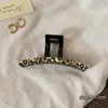 Grampo de Cabelo Grande Estampa de Leopardo para Cabelos Grossos, Simples e Versátil Clipe de Tubarão Outono e Inverno para Parte de Trás da Cabeça Coque Acessório de Cabelo Penteadeira