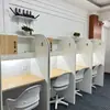 Mesa de estudo em formato de feijão, projetada para uso em lojas com tema de feijões, pode conter 221 cores diferentes de feijões, oferecendo uma solução de armazenamento simples e conveniente