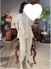 Novo conjunto de linho estilo chinês para o verão, com top de corte solto com botões frontais e fendas laterais, e calças casuais cropped, conjunto de duas peças