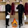 Nuevos conjuntos de moda otoño e invierno para mamás, talla grande de mezcla de pana con forro polar, engrosados para abrigar, atuendo casual de dos piezas
