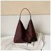 Bolso tote vintage versátil de gran capacidad para mujer, nuevo bolso de hombro o axila de moda y estilo nicho para la primavera de 2026