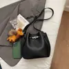 2025 Nuevo Bolso de Hombro de Otoño Bolso Retro Gran Capacidad Versátil Bolso de Hombro Cruzado Bolso Cubo Simple de Moda