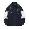 Atuendos de principios de otoño: chaquetas de trabajo para hombre con tela crujiente, un diseño de solapa elegante y una silueta favorecedora