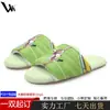Pedido Mínimo Transfronteiriço de Um Par, Pantufas de Algodão Antiderrapantes de Solado Macio para Inverno Femininas, Pantufas Personalizadas de Casa para o Natal com Designs Estampados
