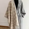 Elegante Moda Invierno 2025 Bufanda Cálida de Imitación Cachemir Doble Cara para Mujer, Chal Largo de Doble Uso y Calentador de Cuello
