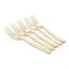 Cruzando el Umbral hacia el Mundo Dorado del Set de Cubiertos Desechables de Plástico Martillado: Set de Tres Piezas con Cuchara de Mango Largo, Cuchillo para Bistec Estilo Occidental, Vajilla Desechable de Plástico