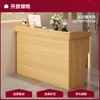 Mostrador de bar de restaurante, caja registradora, tienda pequeña simple y moderna de ropa, tienda de conveniencia, recepción de empresa, mesa de caja de catering