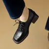 Otoño 2024 Nuevos Zapatos de Cuero Retro Británicos de Punta Cuadrada Tacón Grueso Suela Gruesa para Mujer Piel de Oveja Tacón Medio Boca Profunda Zapatos con Cordones