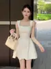 Vestido Quadrado com Alças Finas Estilo Francês para Mulheres, Estilo Puro Desejo de Verão, Vestido Branco Pequeno Primeiro Amor, Vestido Branco Curto com Saia Evasê que Marca a Cintura