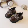 2026 Sapatos de Couro para Meninas Estilo Primavera Infantil Estilo Britânico Mocassins com Laço Mary Janes para Crianças de Tamanho Médio e Grande Sola Grossa Princesa