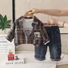 Conjunto de Ropa de Otoño para Niños 2026 Nuevo Bebé Primavera y Otoño Camisa a Cuadros Conjunto de Tres Piezas Infantil Niños Ropa Moderna