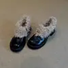 Zapatos de tacón alto con tacón grueso forrados de forro polar, muy bonitos, estilo británico, zapatos pequeños de cuero para mujer 2026, nuevo estilo de moda, zapatos de pelo de invierno, zapatos de algodón