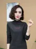 Nueva Camiseta Básica de Cuello Medio Alto para Otoño e Invierno, Top Bordado Tendencia en Tiktok, Corte Ajustado, Adecuado para Usar en Capas o Solo, Moderno y Versátil