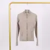Jaqueta LULU DF com gola alta, zíperes duplos dourados e logo, em estoque para entrega imediata, adequada para esportes, fitness e moda