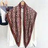 Novo Lenço Triangular de Outono e Inverno Lenço Retrô de Espinha de Peixe de Alta Qualidade Lenço Decorativo para Combinar com Camisa Feminina Lenço Xale