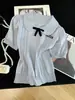 Camisa Tricô Gola Laço Estilo Francês Nova Verão 2026 para Mulheres, Top Branco de Manga Curta Versátil Elegante para Mulheres