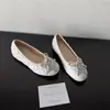 Zapatos planos de un paso estilo francés moda 2026 lazo estrella de cinco puntas zapatos de conducir zapatos de corte bajo para mujer otoño