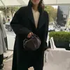 En stock: Abrigo de lana elegante estilo Hepburn vintage de Dongdaemun, Corea, con cuello alto, de un solo botón, corte holgado y cinturón