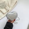 Bolso Pequeño de Moda en Forma de Corazón 2024 Invierno Nuevo Elegante Bolso Cruzado de Celebridad de Internet Diseño Nicho Ins Bolso para Mujer Joven