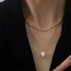 Collar de acero de titanio con perla de doble capa dorada, estilo europeo y americano, sencillo y de alta gama, con personalidad, estilo frío y retro, para mujer.