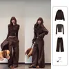 Conjunto de top de manga larga color marrón Maillard y pantalones de pierna ancha, un impresionante atuendo estilo coreano que estiliza y favorece, un traje deportivo