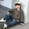 Conjunto de Sudadera a Rayas con Parches para Niños de Primavera y Otoño, Conjunto Deportivo de Dos Piezas Elegante Estilo Coreano para Niños, Ropa de Bebé de Moda
