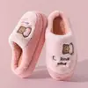 Sapatos Populares de Algodão para Mulheres Usarem na Rua em 2025, Chinelos de Algodão de Inverno Peluciados de Sola Grossa Antiderrapante para Casa, Chinelos de Casa Quentes e de Veludo