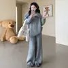 Moda Gestante 2025 Outono e Inverno Novo Suéter de Gola Larga Aconchegante + Calça Wide Leg + Colete de Algodão Conjunto de Roupa Externa Quente