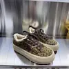 ¡Súper Cómodo! Zapatillas Estrelladas Estampado Leopardo para Mujer 2025 Modelo Nuevo, Ante Retro de Suela Gruesa, Forradas de Felpa, Zapatos Casuales Cálidos