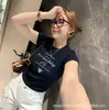Camiseta Estilo Americano Picante para Meninas, Slim Fit, Cincha na Cintura, Ombro Normal, Manga Curta para Mulheres, Verão Vintage Slim Fit, Valoriza o Corpo, Gola Redonda, Top de Nicho