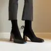 Botas skinny elásticas retrô e estilosas para mulheres, com um design simples de couro macio, bico quadrado, zíper traseiro e salto alto