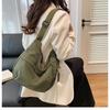 2025 Novo Corduroy Estilo Japonês Casual Artístico Ombro Crossbody Bolsa Feminina Veludo Fresco Grande Capacidade Estilo de Deslocamento
