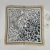 Pañuelo cuadrado estampado de leopardo bufanda coreana femenina de seda versátil pañuelo para el pelo bufanda retro flor de anacardo pañuelo cuadrado pequeño venta al por mayor