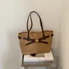 2026 Bolso de Mujer de Venta Caliente Hebilla de Cierre Bolso Tote Clásico Versátil para Viajar Simple Bolso de Hombro Único Debajo del Brazo Bolso de Mano de Alta Gama
